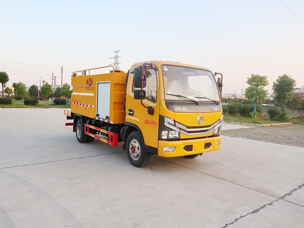 CLT5040TYHEQ6型路面養(yǎng)護(hù)車