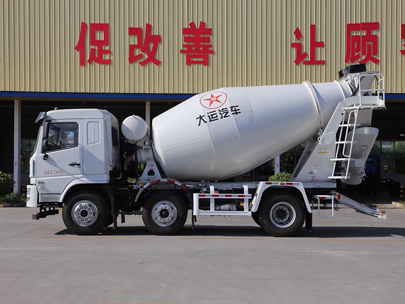 大運(yùn)國(guó)六F6小三軸攪拌車(chē)